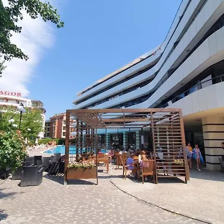 Boomerang Residence Apartment